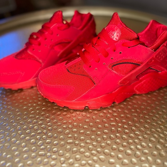 Nike Shoes - huarache Nike sneakers